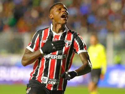 Arboleda quebra o silêncio após gol e explica "sumiço" no São Paulo