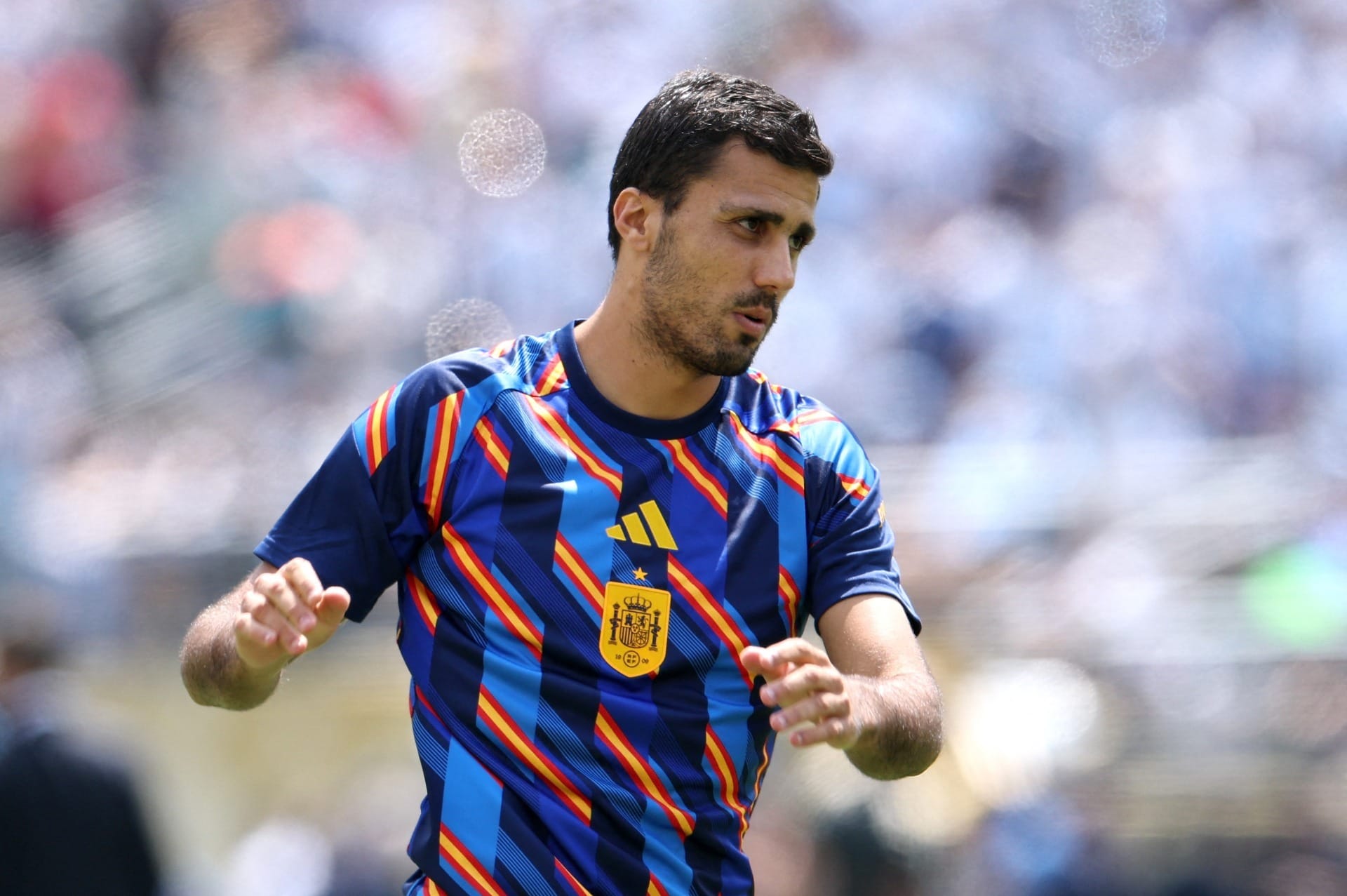 Barcelona aumenta proposta por Rodri e tenta tirar volante do City