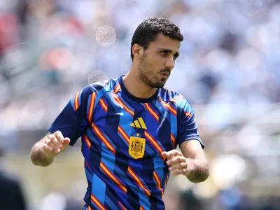 Barcelona aumenta proposta por Rodri e tenta tirar volante do City