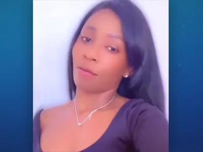 Homem mata ex-namorada enquanto ela pedia socorro à polícia em MG