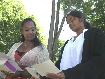 Irmãs separadas na Índia descobrem parentesco na Holanda após 40 anos