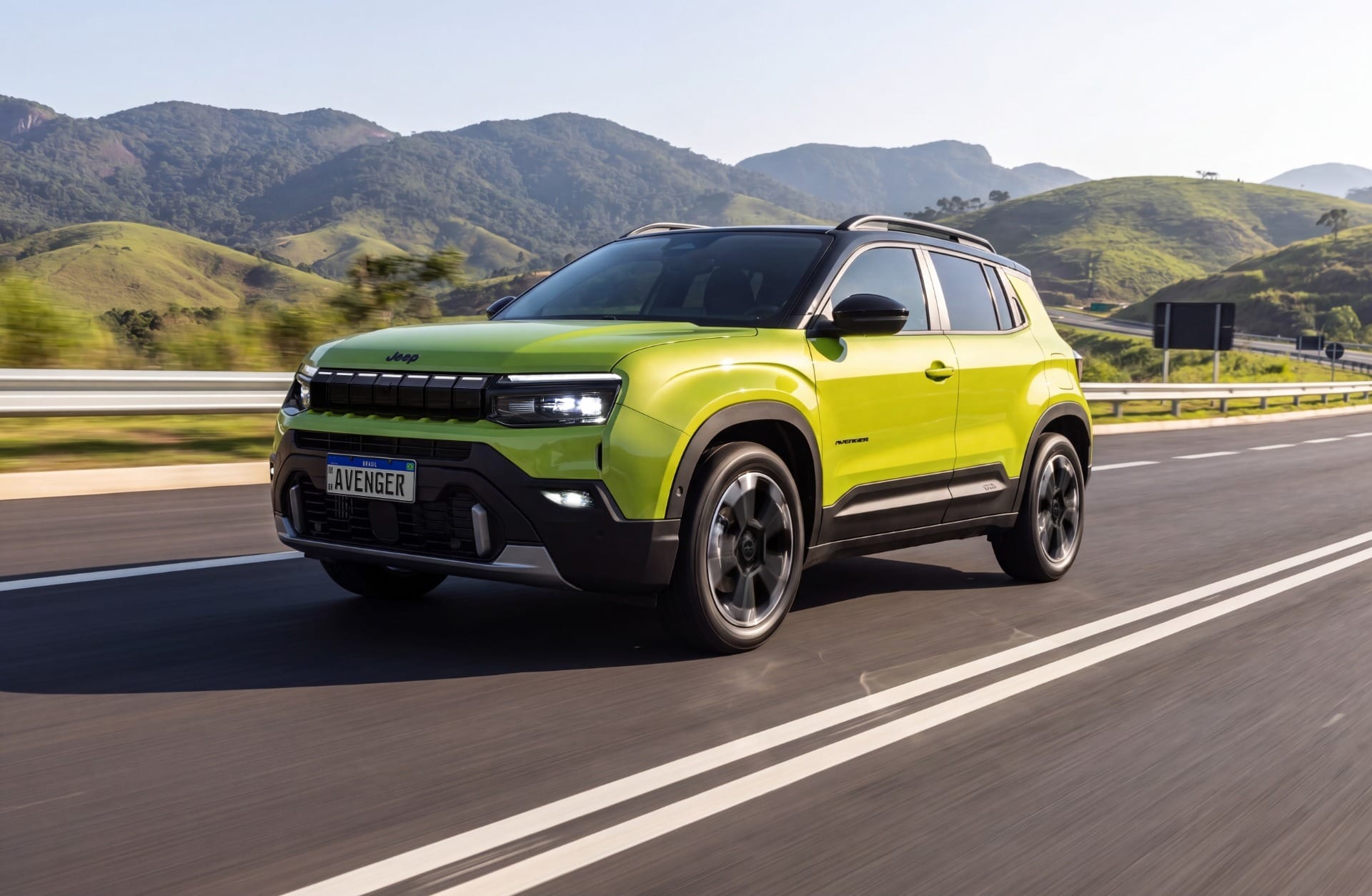 Jeep Avenger será produzido em Porto Real (RJ) e chega em três versões ao Brasil