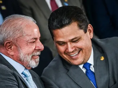 Dia dos presidenciáveis tem acordo de Lula e ofensiva contra Flávio