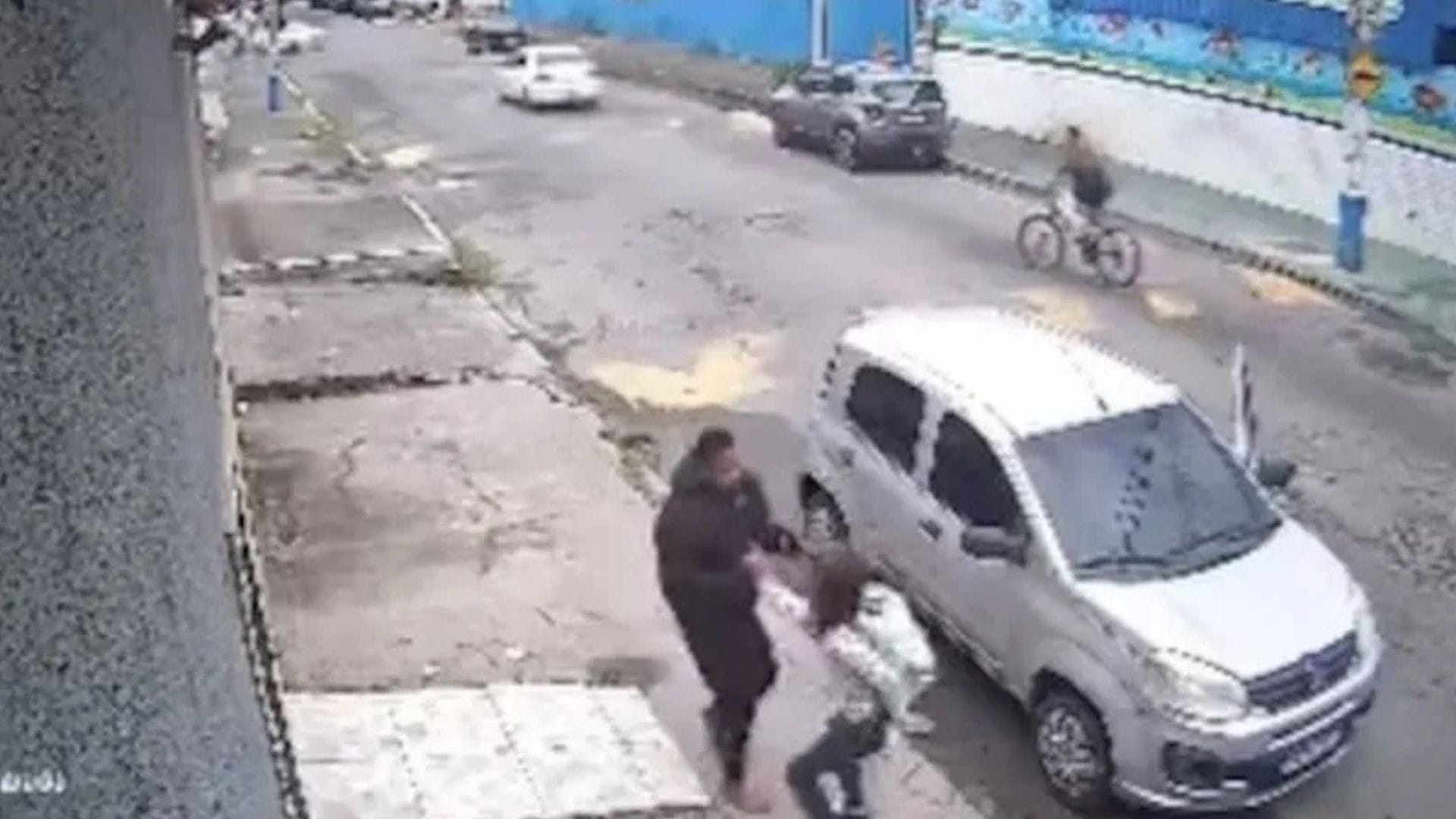 IA alterou rosto de bandido que aparece em vídeo de assalto em Caxias