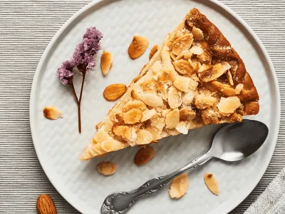 Prepare uma torta de amêndoas com frutas em poucos minutos