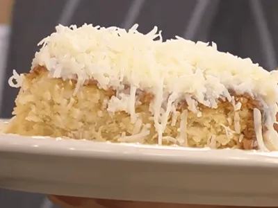 Bolo de coco gelado é receita molhadinha e perfeita pra vender