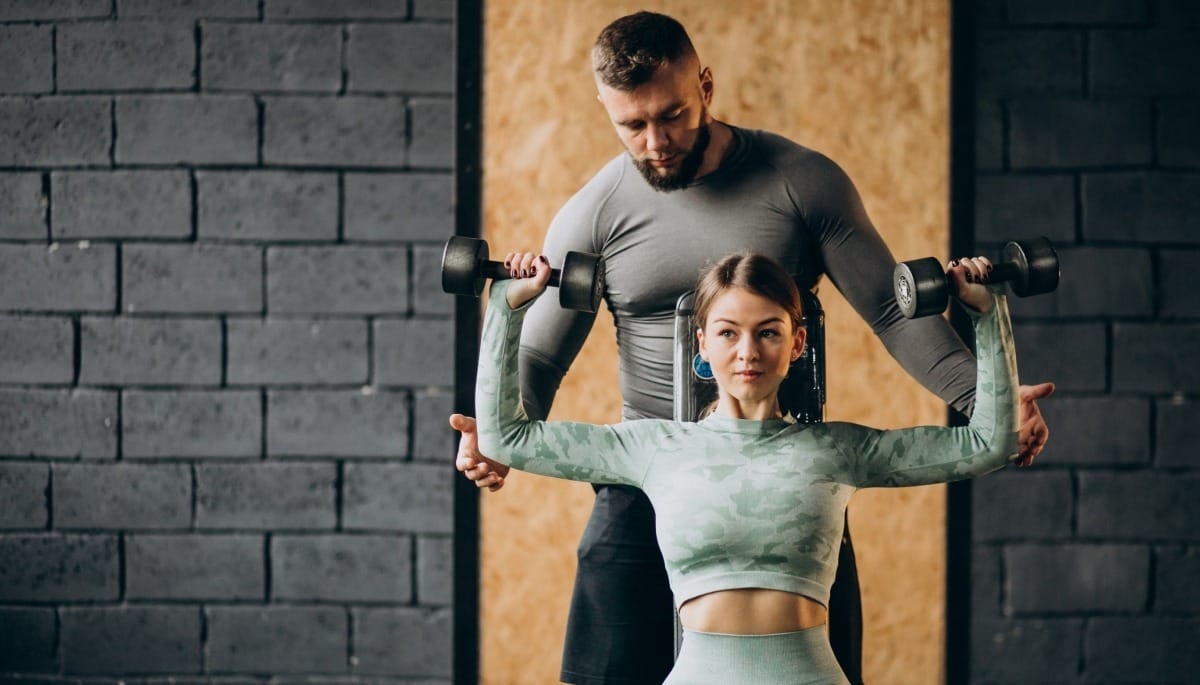 Busca por personal trainer cresce 65% em julho no Brasil com foco no verão