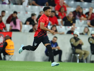 Athletico deixa Léo Derik fora de jogo contra o Bragantino