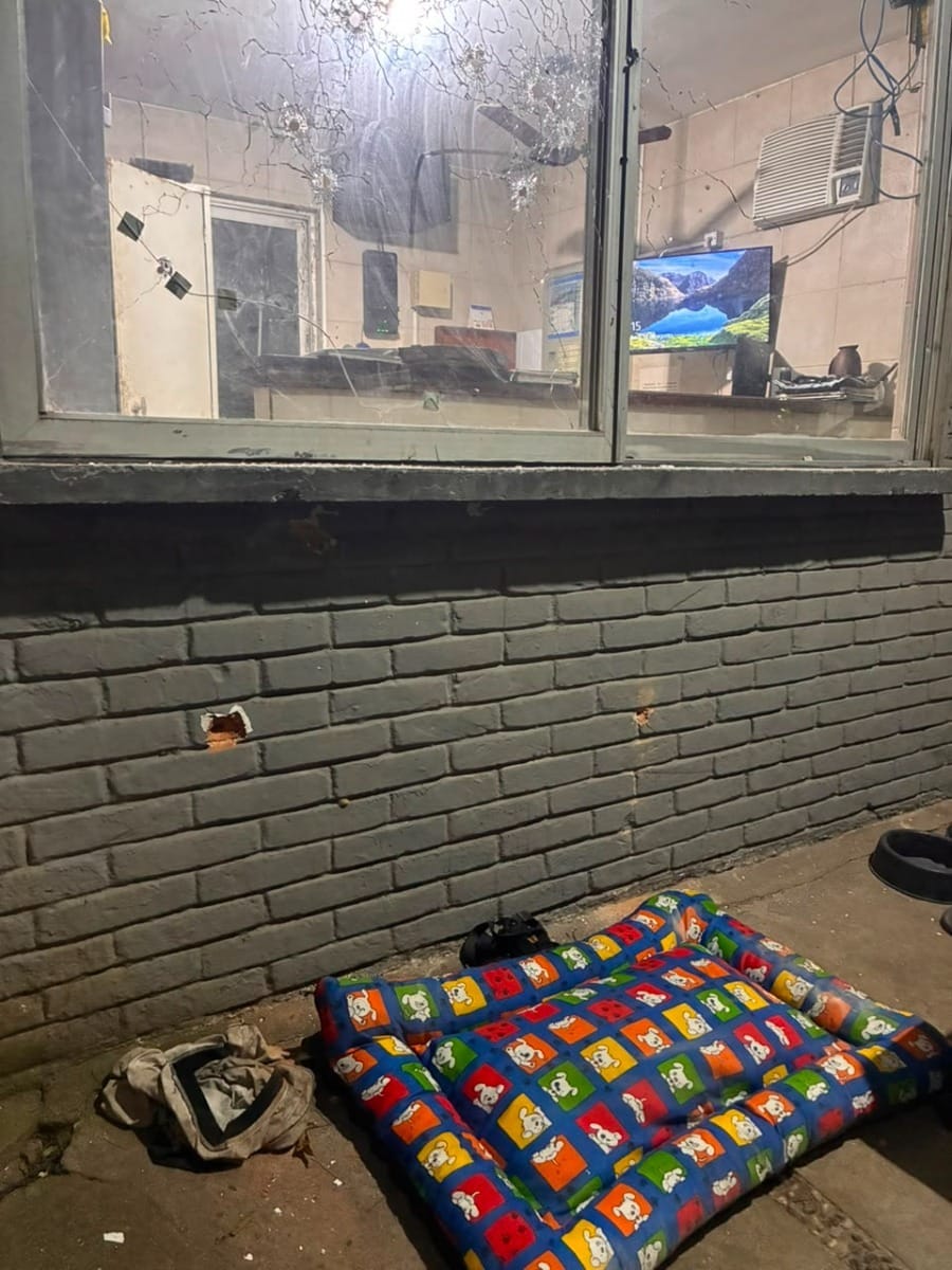 Base da PM no litoral de SP é alvo de ataque armado; assista ao vídeo