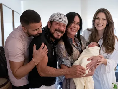 Bell Marques lança músicas de ninar com filhos após chegada de neta