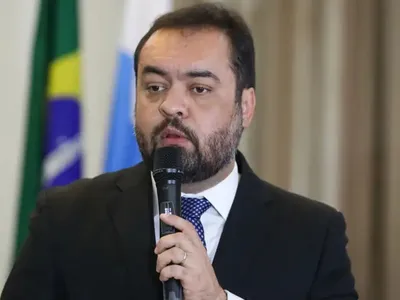 Claudio Castro é alvo de mais uma fase da Operação Sem Refino, da PF