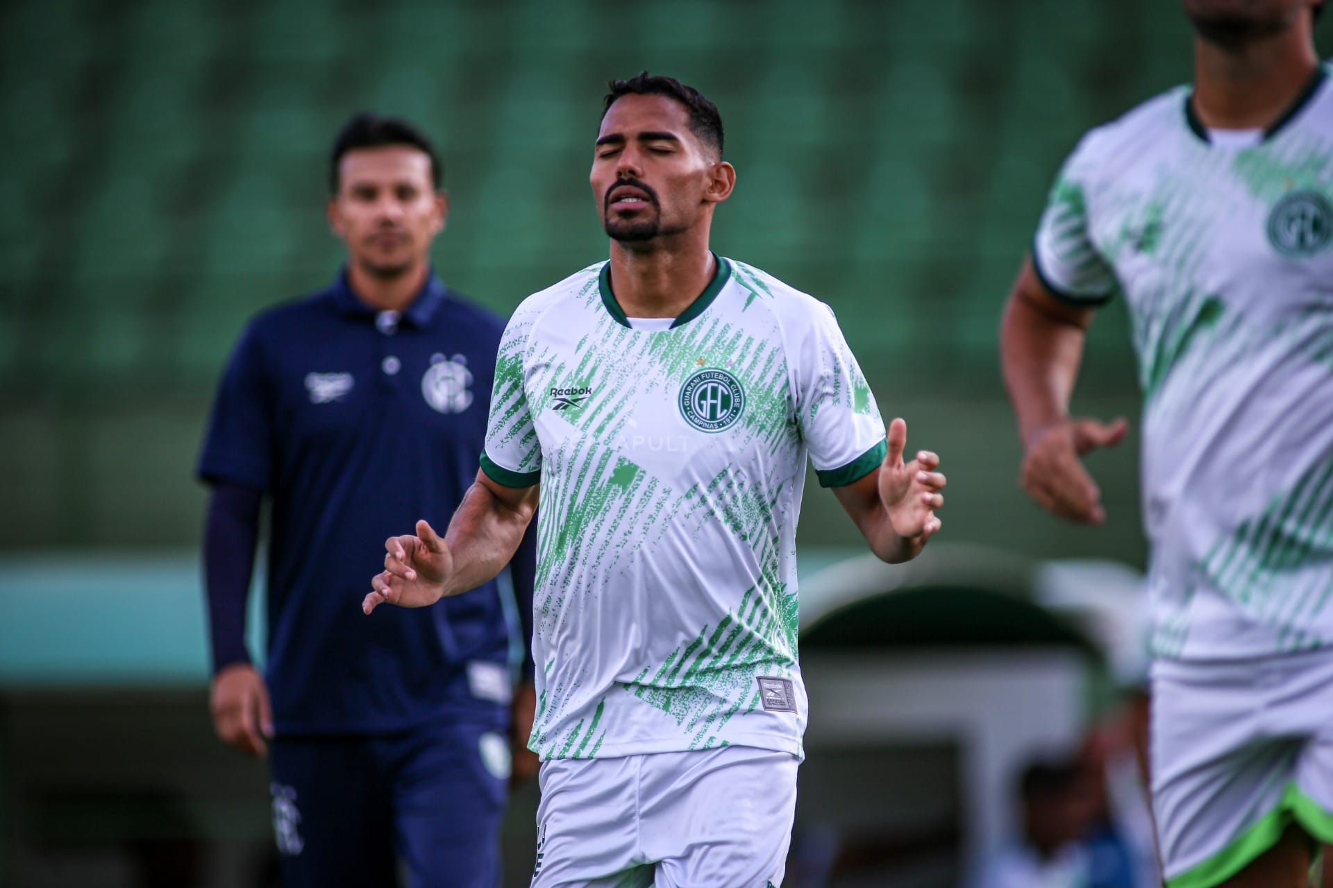 Lateral-esquerdo Emerson Barbosa irá cumprir suspensão na próxima partida