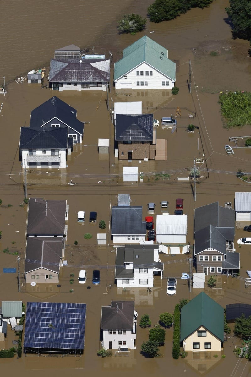 Chuva recorde no Japão inunda ruas, mata 5 e deixa milhares de ilhados