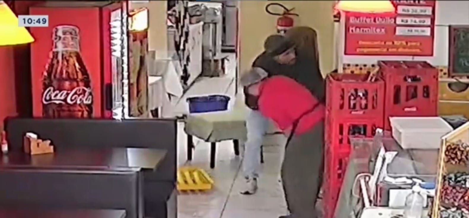 Mulher é esfaqueada pelo ex dentro do local de trabalho em Santa Catarina