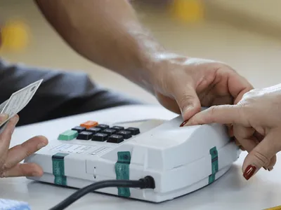 Mulheres sob medida protetiva podem mudar local de voto no PR