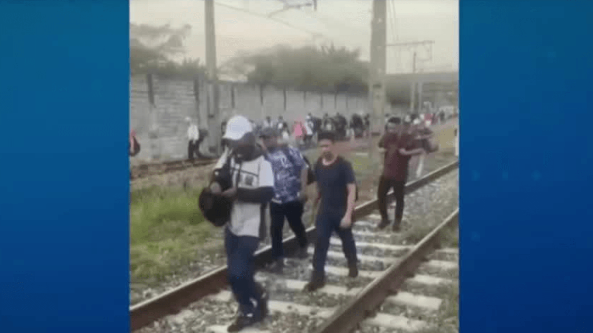 Trem da Linha 8-Diamante descarrilha em Osasco, na Grande SP