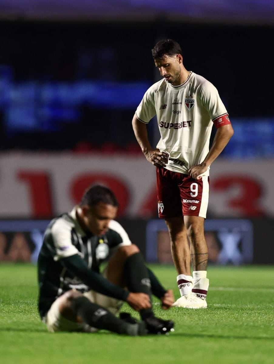 Calleri detona arbitragem após empate do São Paulo: "Pênalti claro"