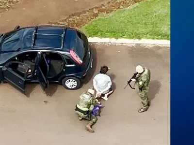 Helicóptero da PM apreende 147 kg de maconha na BR-277 no Paraná