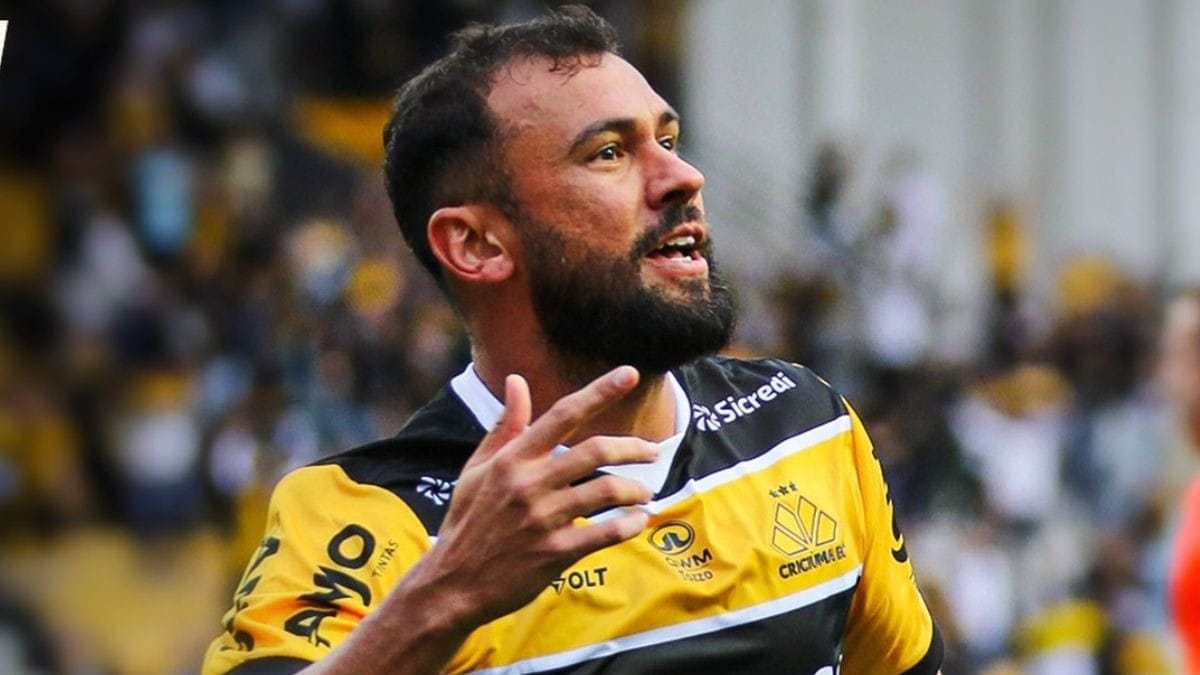 Ex-Cruzeiro marca e Criciúma vence Goiás pela Série B