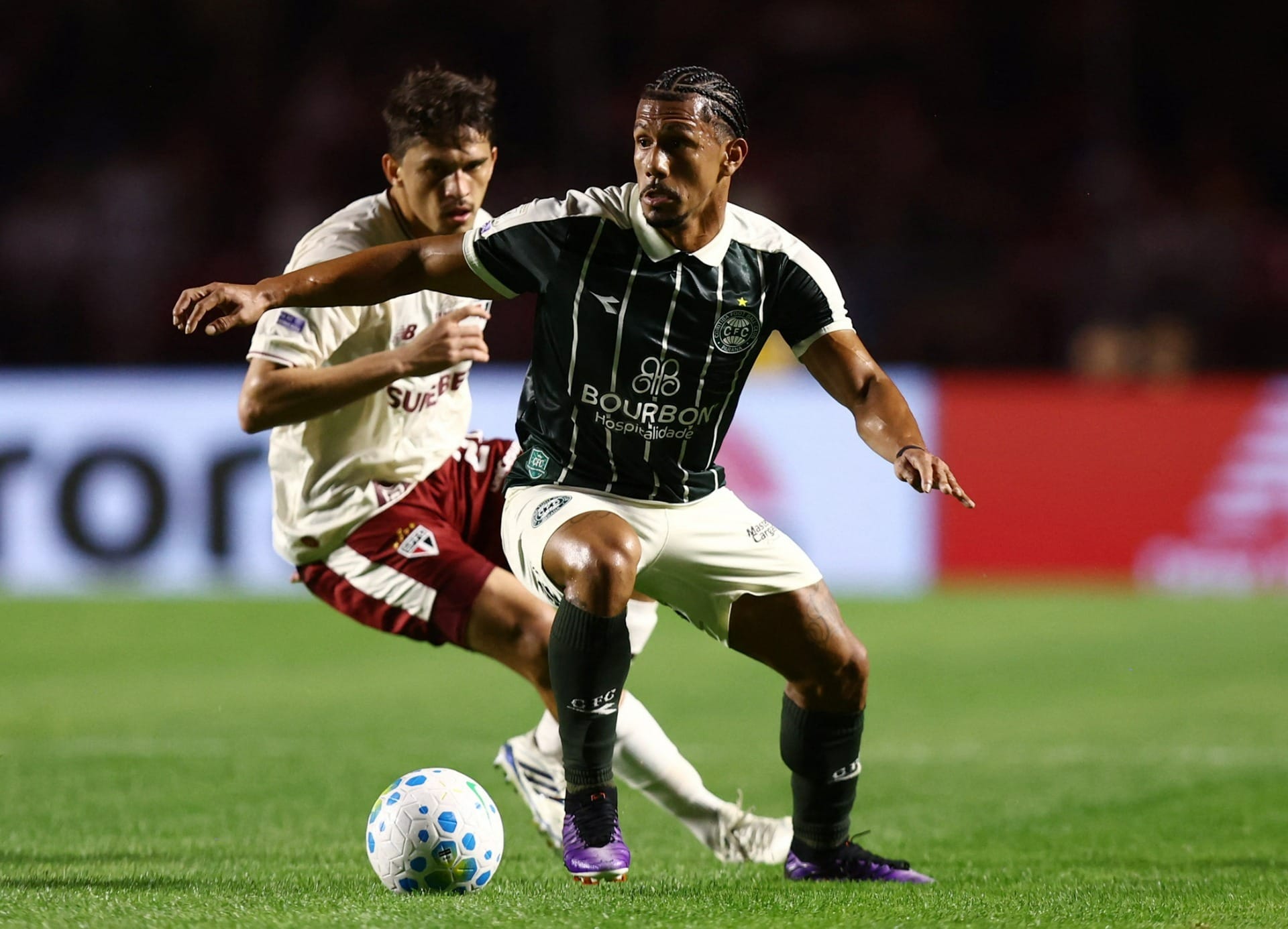 São Paulo tropeça com Morumbi cheio e só empata com o Coritiba