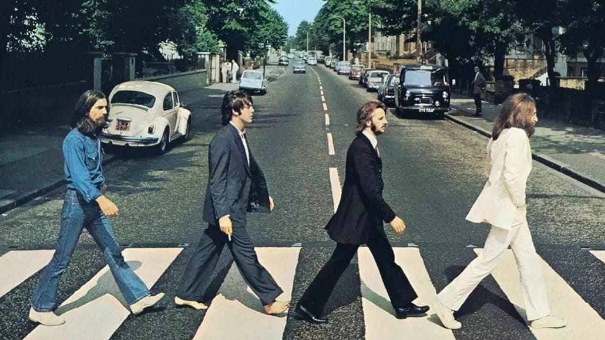 Atores de filmes sobre os Beatles recriam capa clssica em | Entretenimento | QTU - Notícias