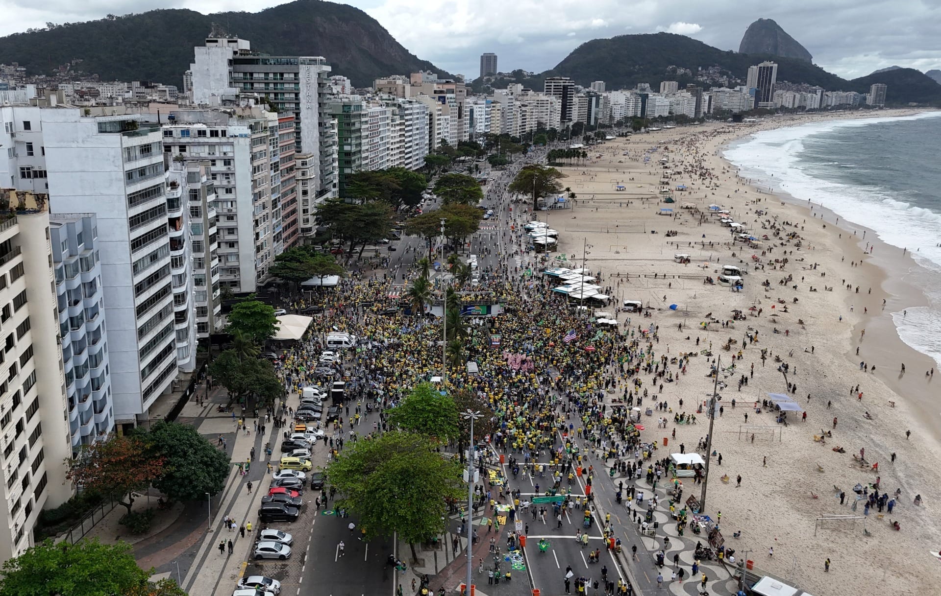 Ato de Flávio Bolsonaro reuniu 8,9 mil pessoas no Rio, diz estudo da USP