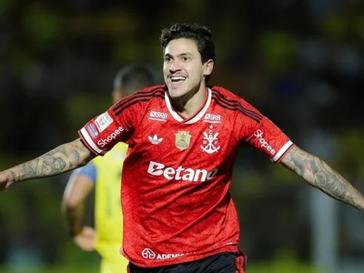 Flamengo goleia o Mirassol fora de casa e encosta no líder Palmeiras