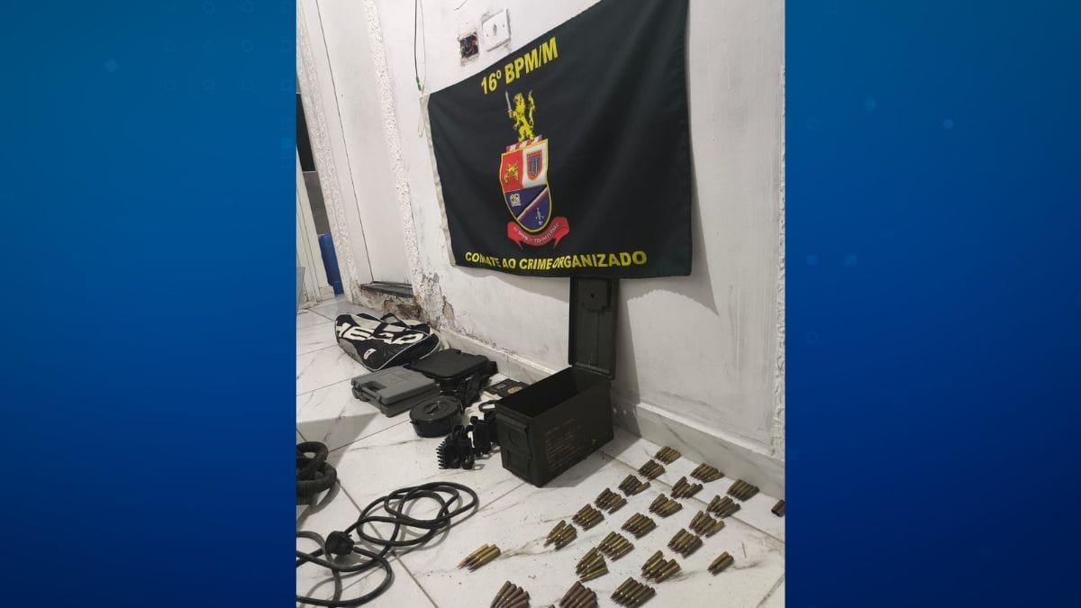 SP: Arsenal de guerra é encontrado em fundo falso de parede em Paraisópolis