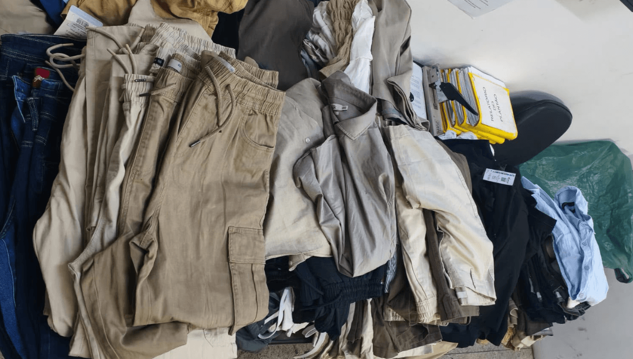 Trio é preso após furtar cerca de R$ 18,4 mil em roupas de shopping