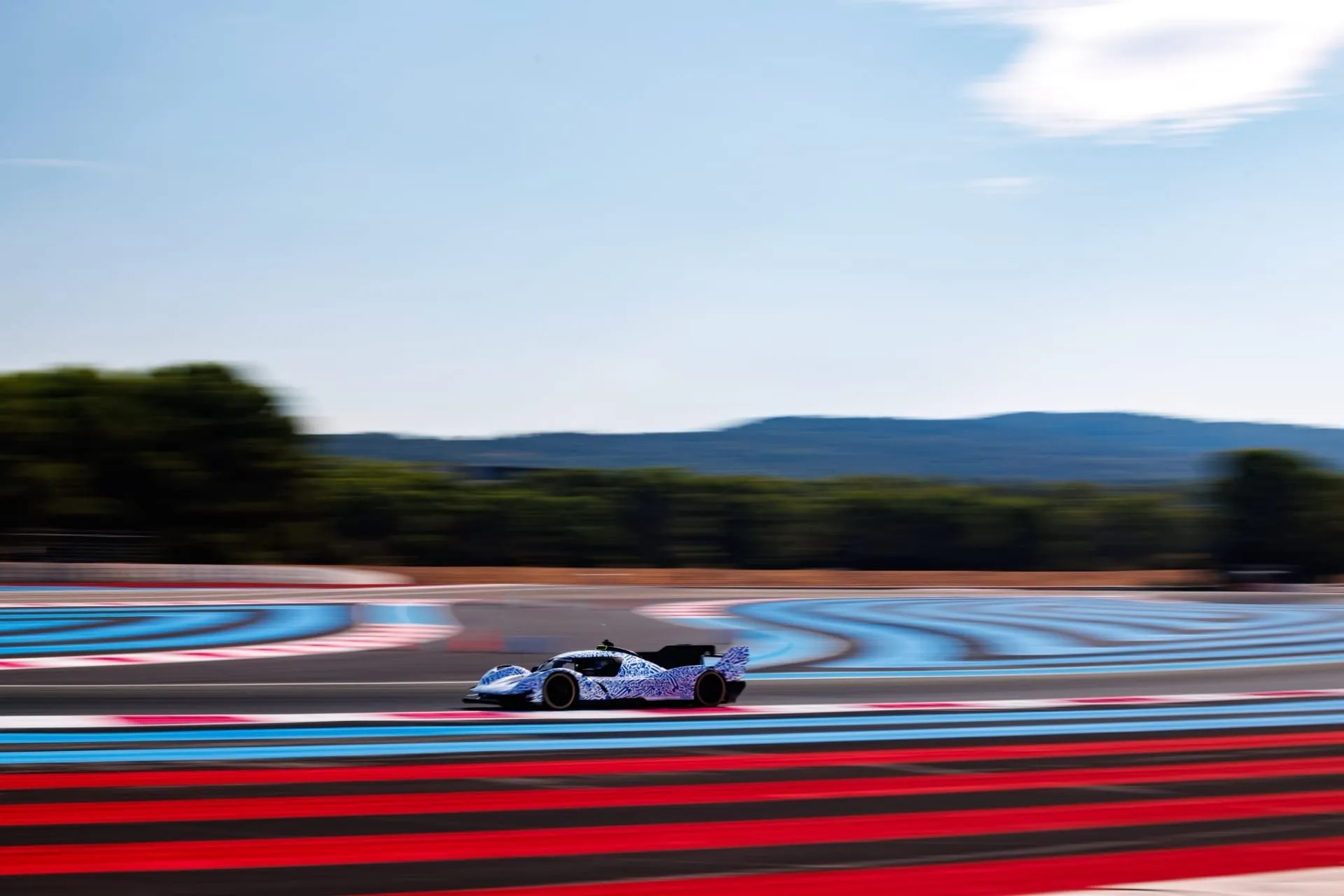 Ford revela novo Hypercar do WEC em primeiro teste na pista