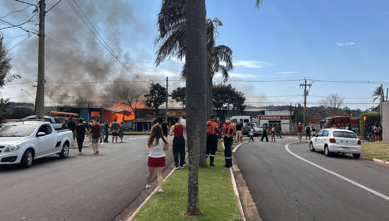 Incêndio atinge 4 comércios que operavam sem alvará em Campinas