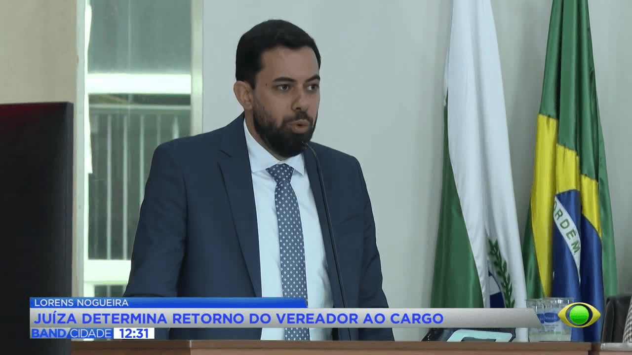 Justiça manda vereador investigado por rachadinha voltar ao cargo