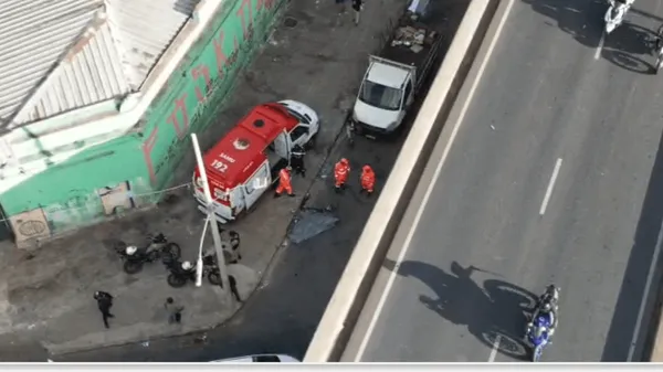Motociclista cai de viaduto e morre após ser atingido por carro em BH
