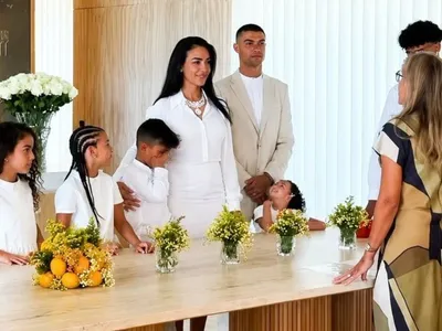 Na sala de casa e sem lua de mel: veja o casamento de Cristiano e Georgina