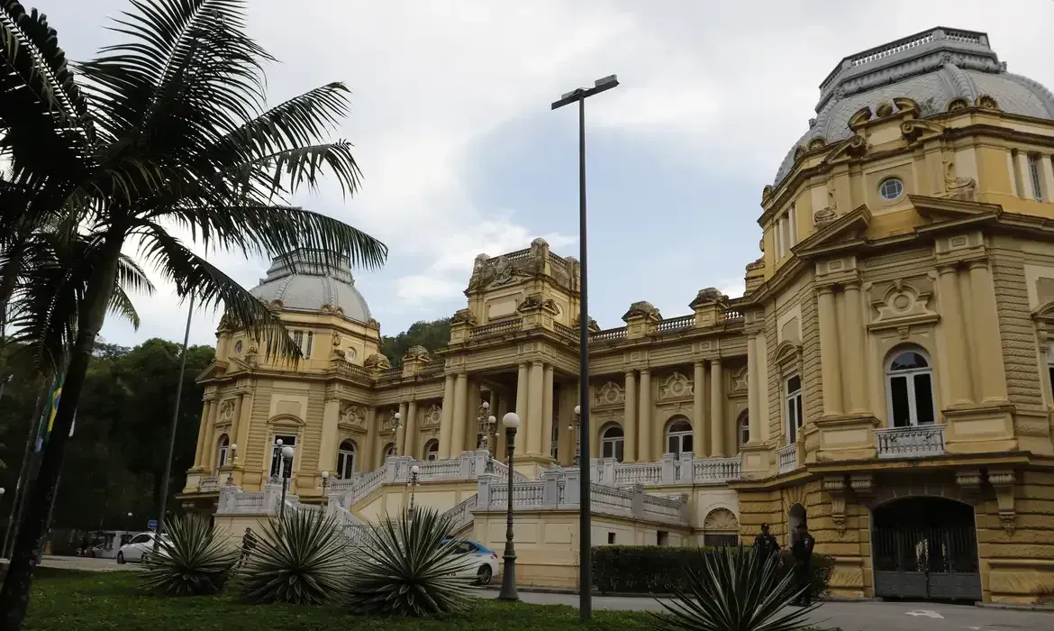 Governo do Rio exonera cargos e extingue Secretaria de Juventude