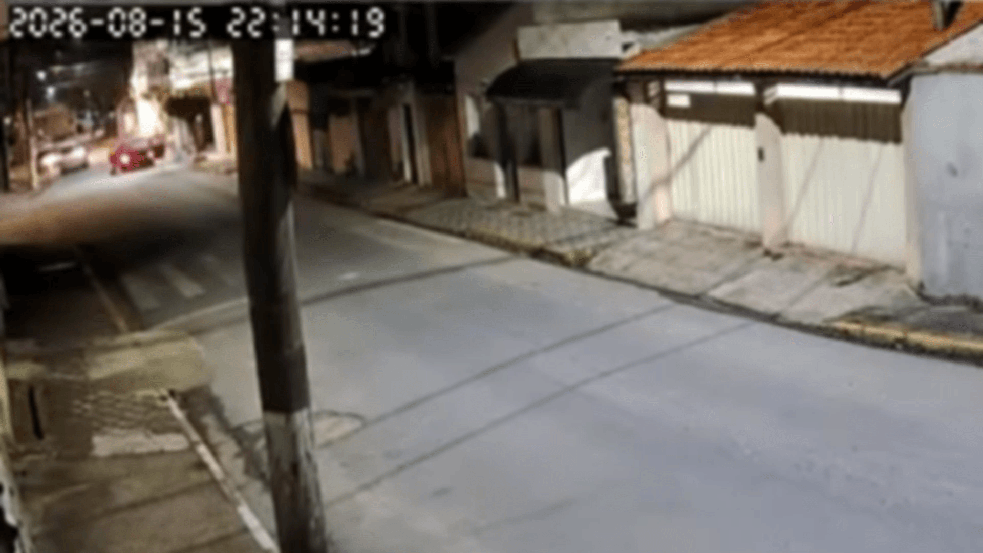 Vídeo: Policial militar é baleado durante ataque no centro de Potim