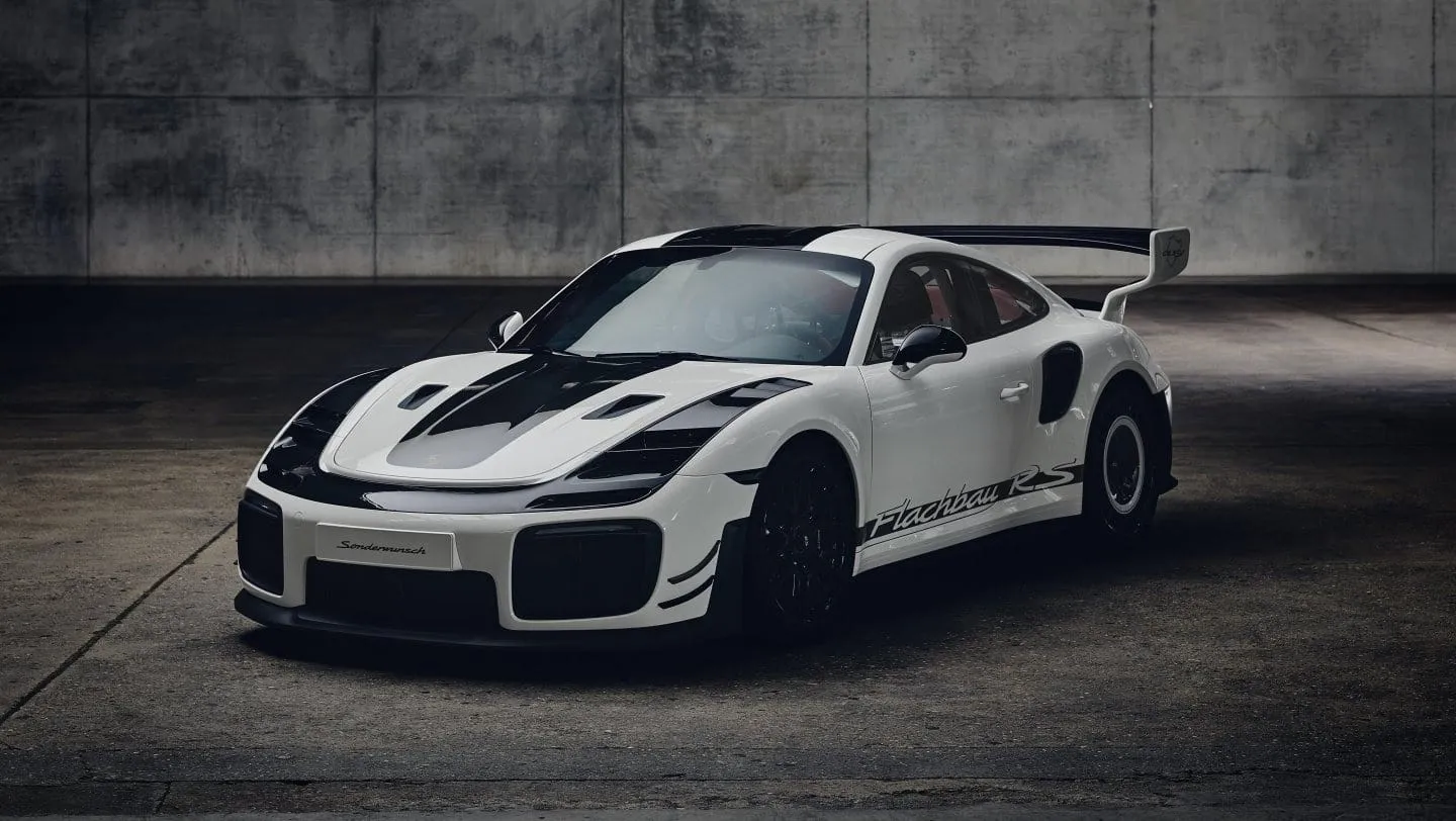 Porsche 911 GT2 RS Flachbau RS é um exemplar único inspirado no 935/78 “Moby Dick”