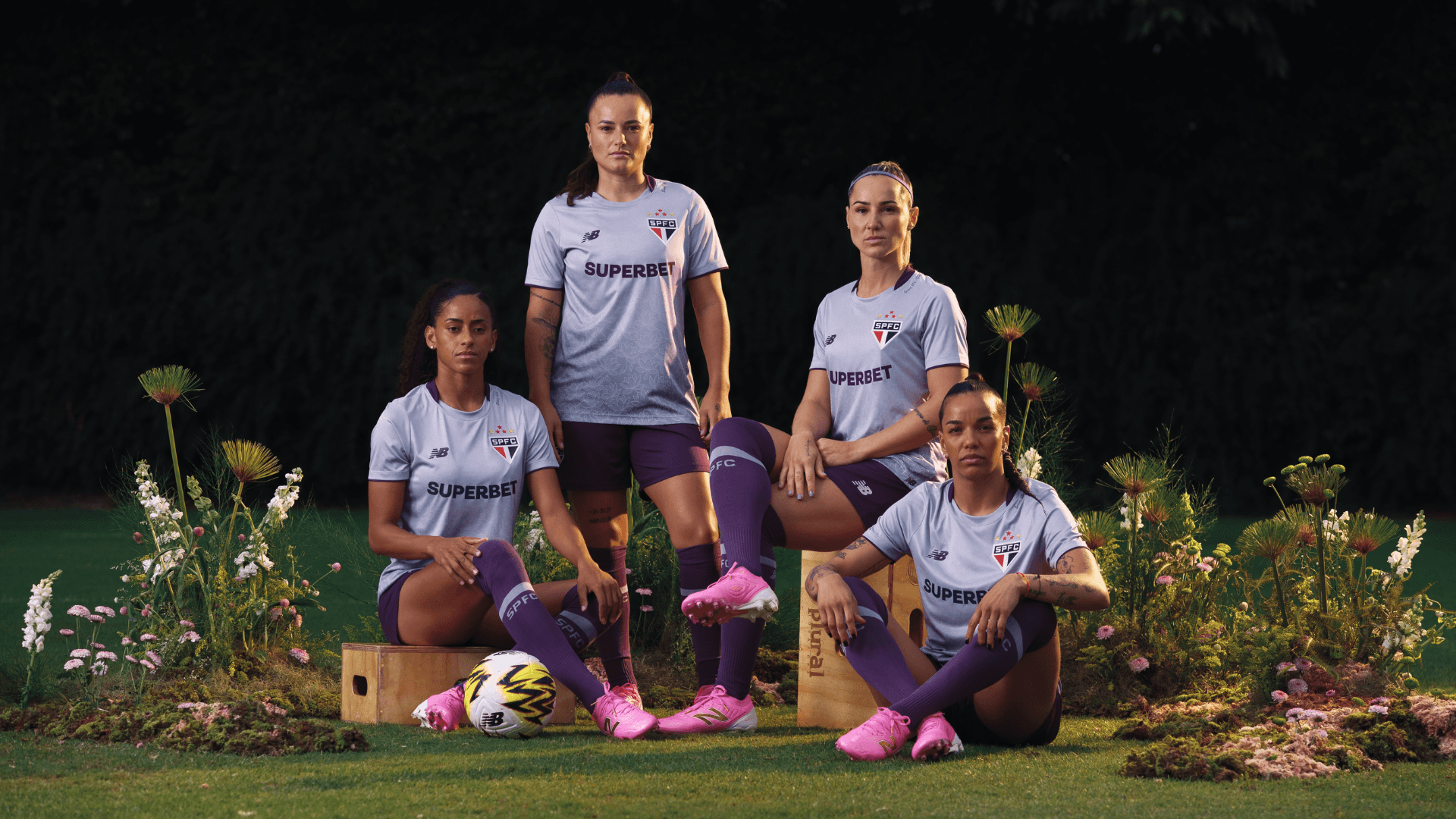 São Paulo lança uniforme inédito para equipe feminina; veja fotos