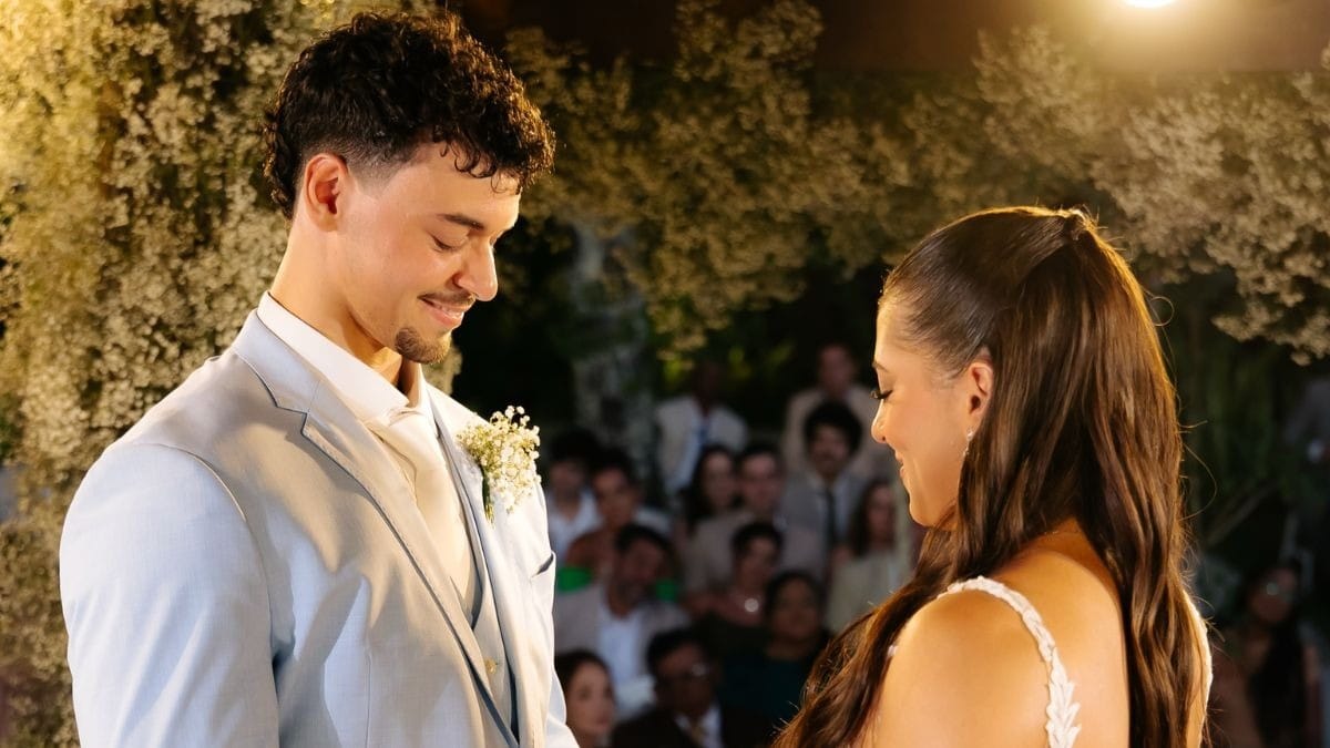 Victor Alexandre e Jarline Batista oficializaram a uni&atilde;o em uma ilha particular na Bahia