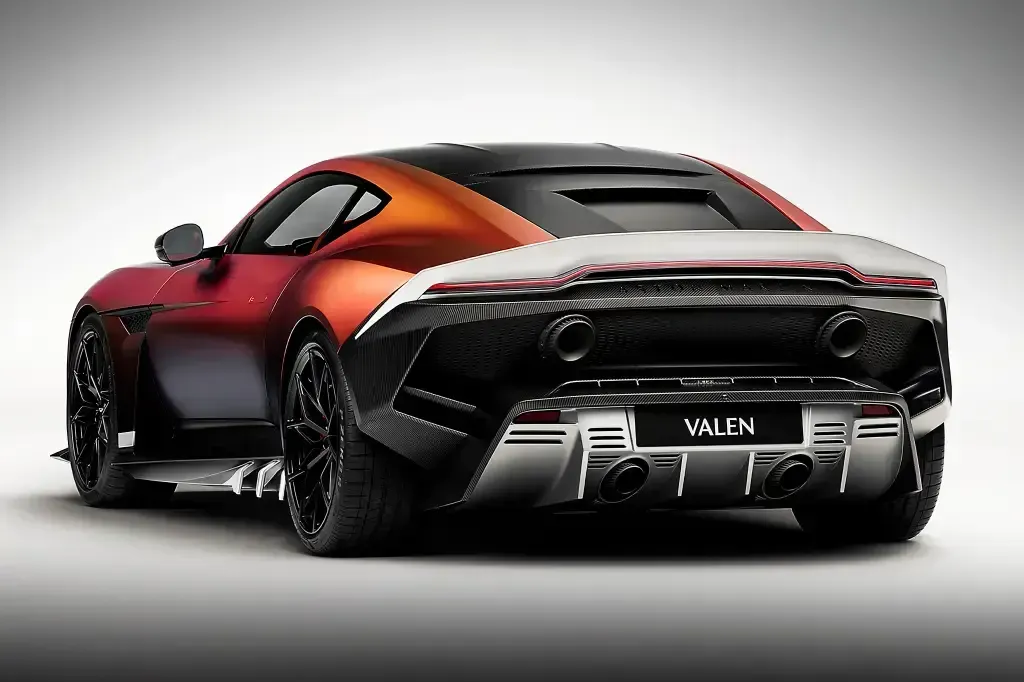 Aston Martin Valen estreia com pintura Satin Andromeda Red -Crédito: Aston Martin