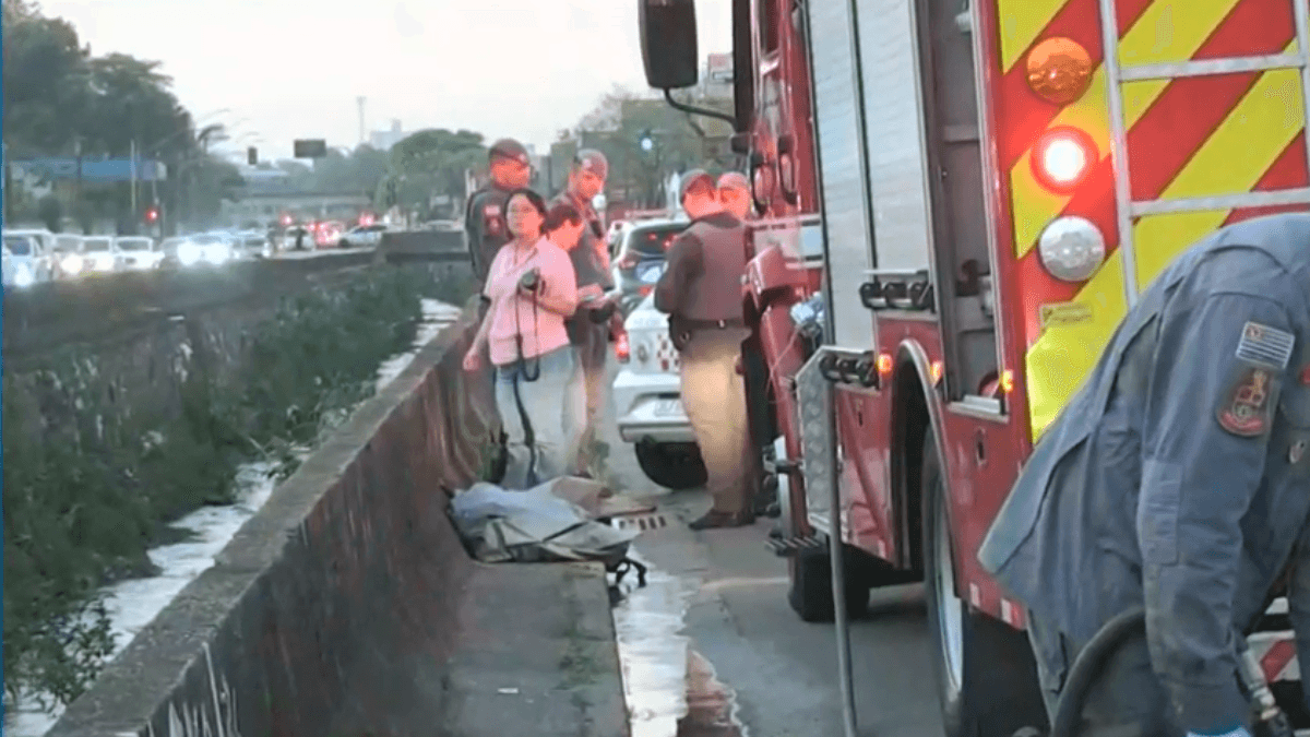 Bombeiros resgatam corpo encontrado em córrego de Santo André (SP) - QTU Questões do Universo