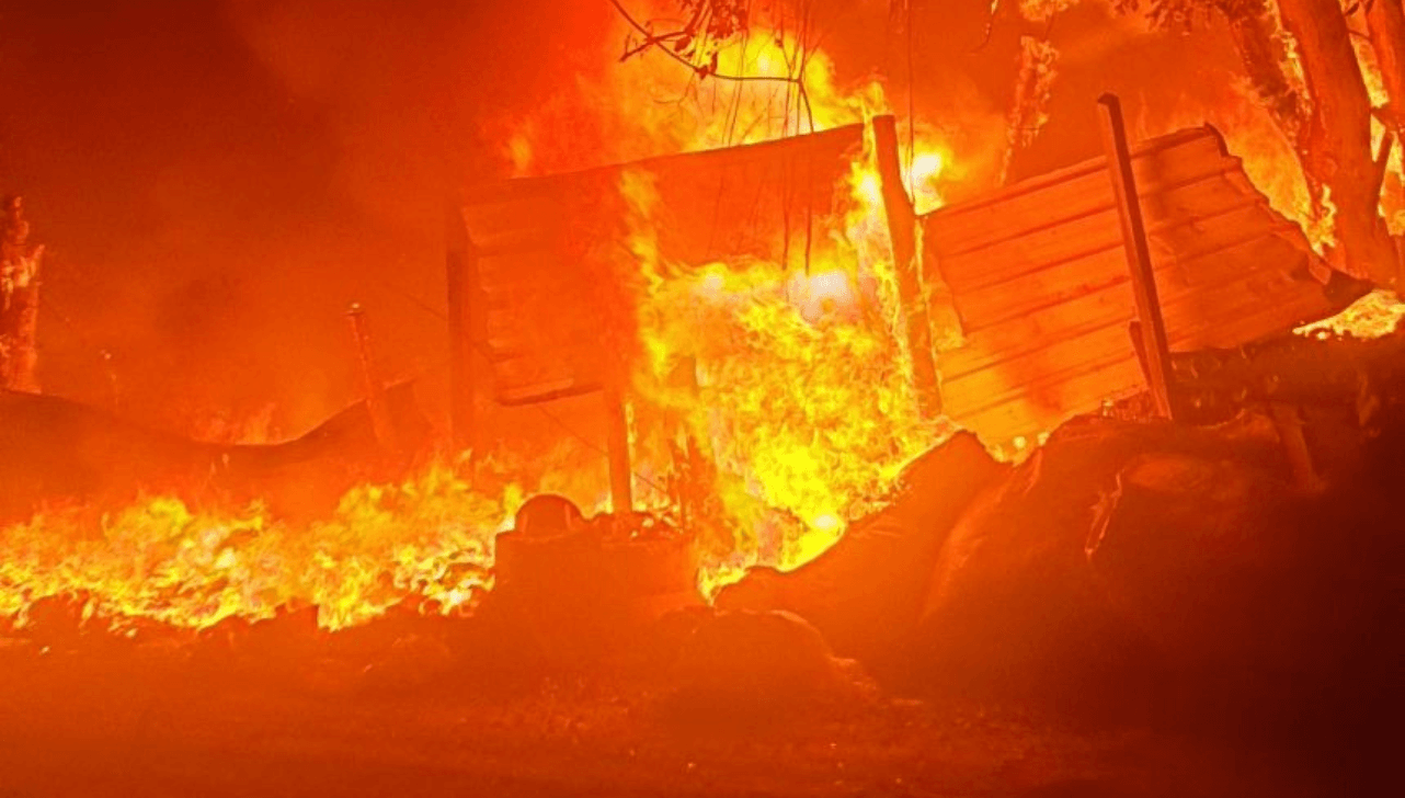 Incêndio atinge área com resíduos e materiais recicláveis em Americana