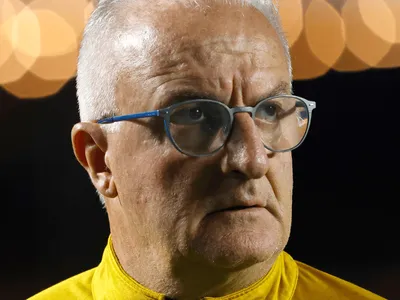 Dorival sobe o tom, julga derrota inadmissível e vê São Paulo em "buraco"