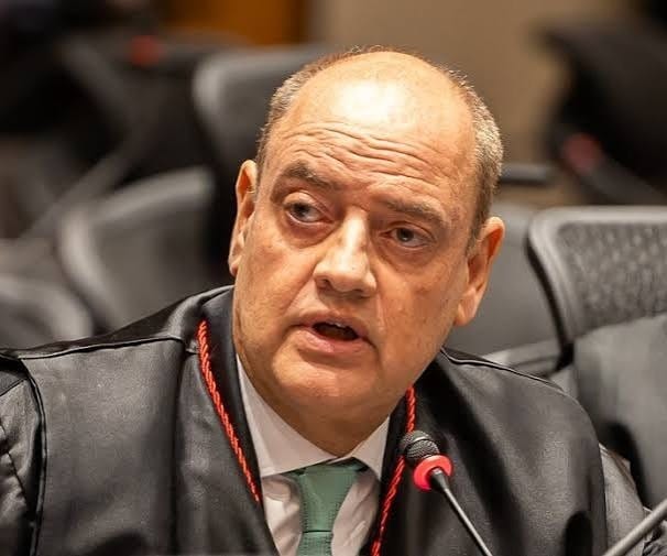 Exonerações no Governo do Rio chegam a 5.950 servidores comissionados - QTU Questões do Universo