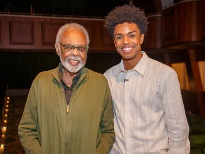 Gui Ventura vive Gilberto Gil em musical e revela conselho do cantor