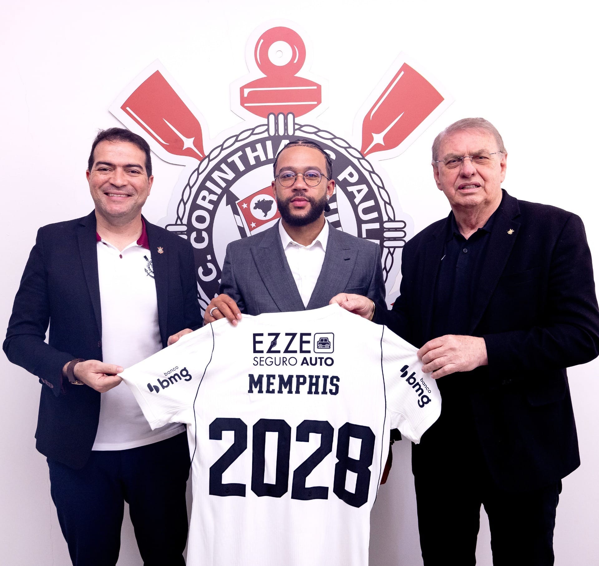 Após renovar contrato com Corinthians, Memphis manda recado à torcida