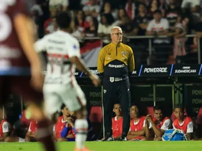 Dorival comemora classificação, mas mantém sinal de alerta no Brasileirão