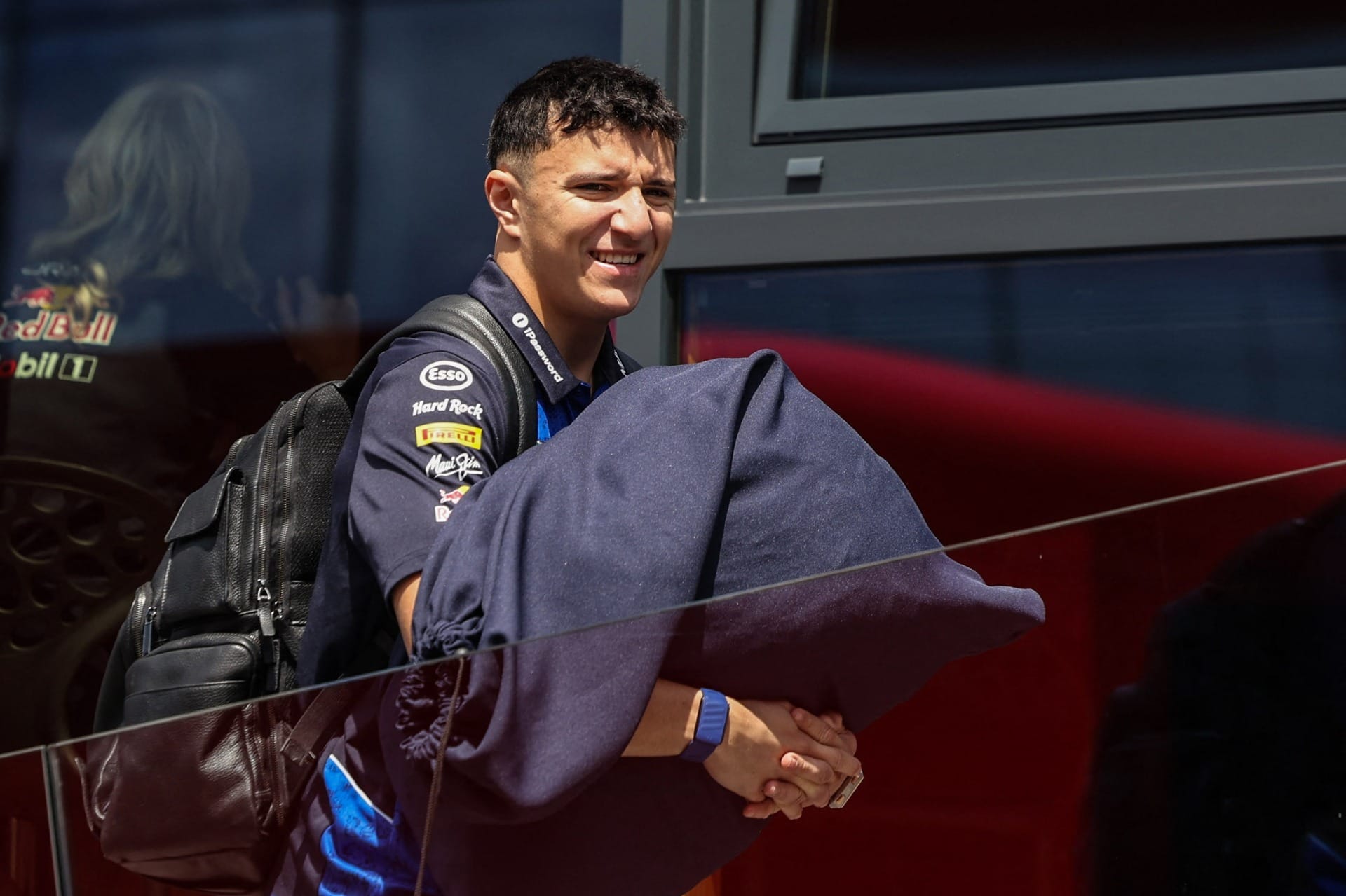 Hadjar pode perder GP da Holanda; Red Bull já prepara substituição - QTU Questões do Universo