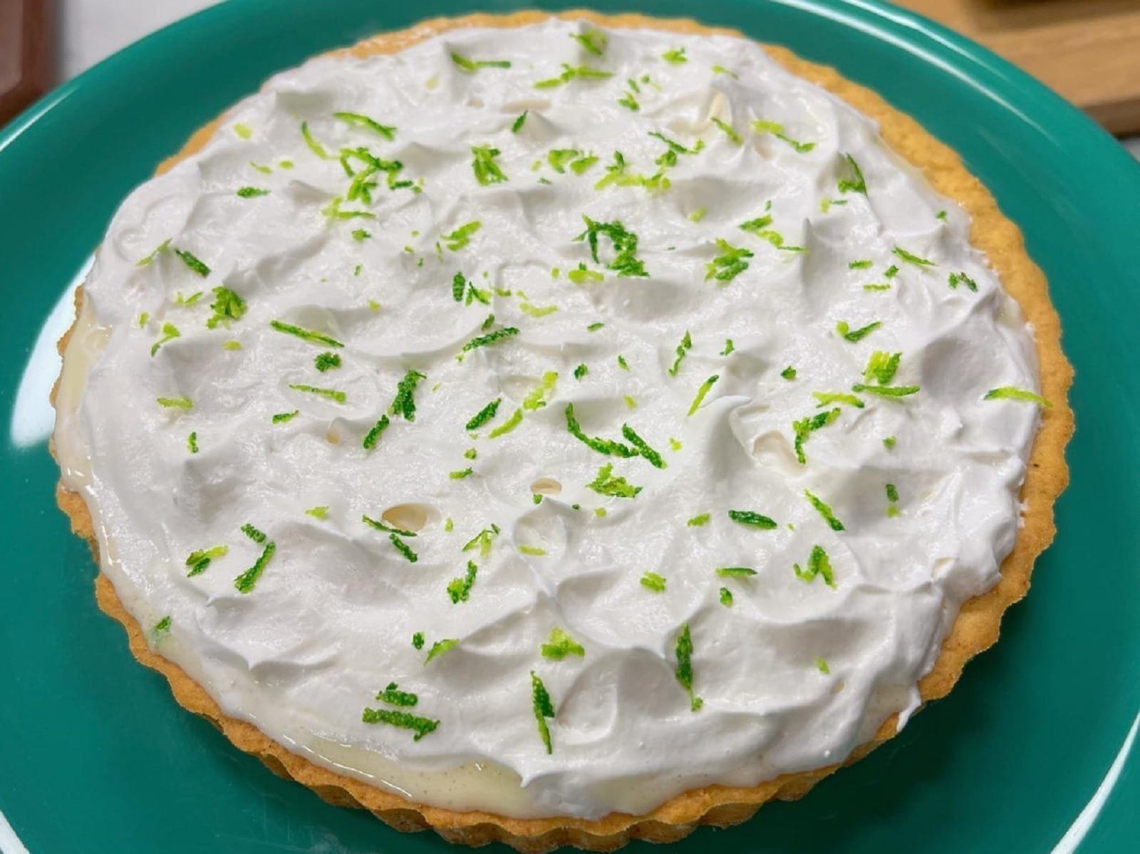 Aprenda a fazer uma torta de limão cremosa e irresistível para vender