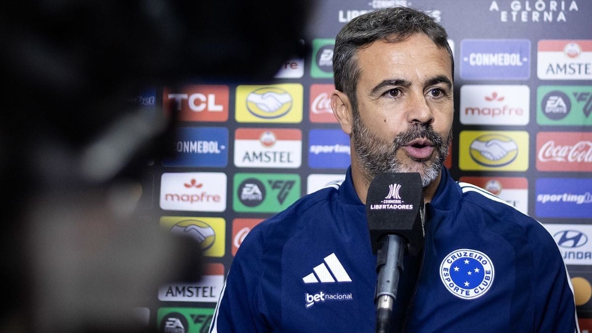 “Não fomos nós mesmos”, diz Artur Jorge após eliminação do Cruzeiro